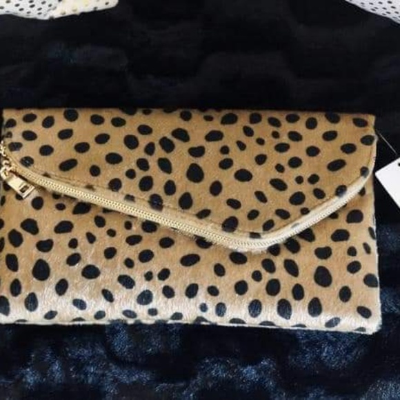 Handbags - Leopard Clutch
